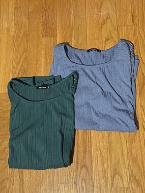 2 Nevea Flutter Sleeve Knit Top - Size Medium (Blue and green)